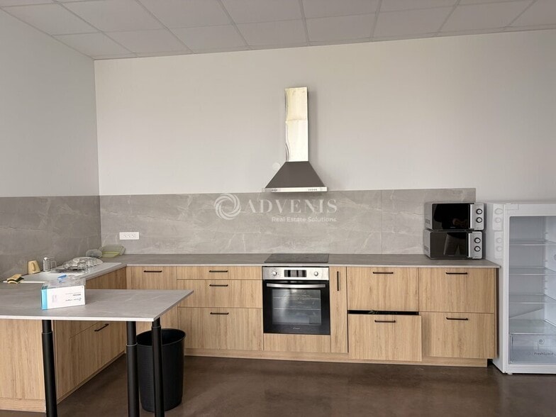 Local d'activités dans Parçay-Meslay à vendre - Photo de l’immeuble – Image 3 sur 11