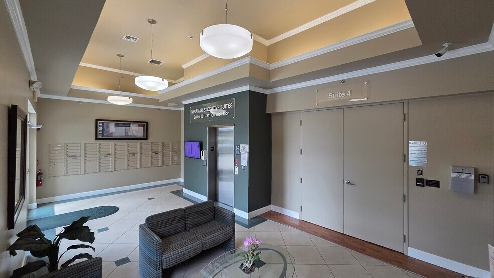 11820 Miramar Pky, Miramar, FL à louer - Photo de l’immeuble – Image 3 sur 13