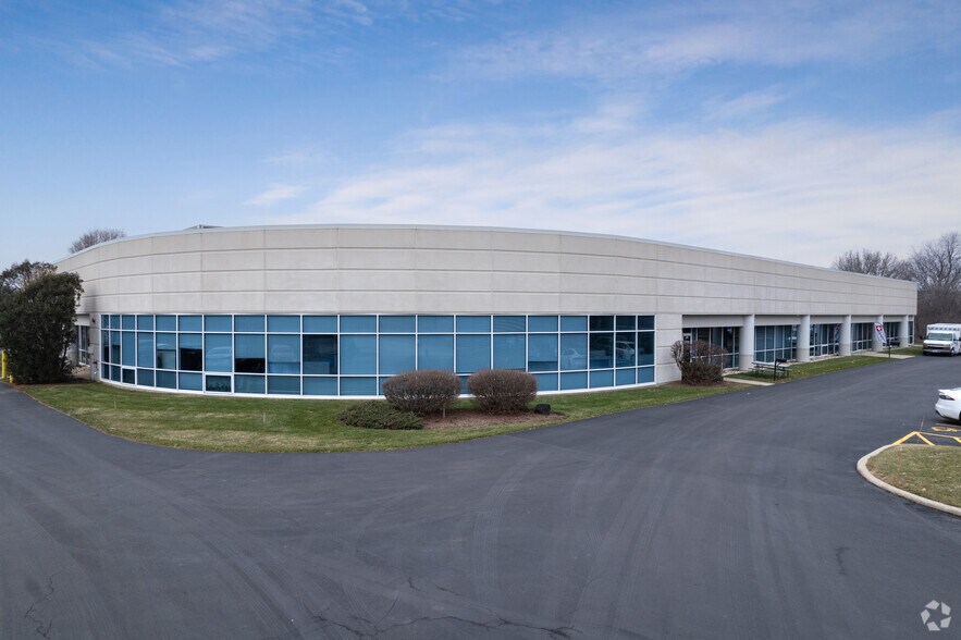 340 Commerce Dr, Crystal Lake, IL à louer - Photo de l’immeuble – Image 3 sur 5