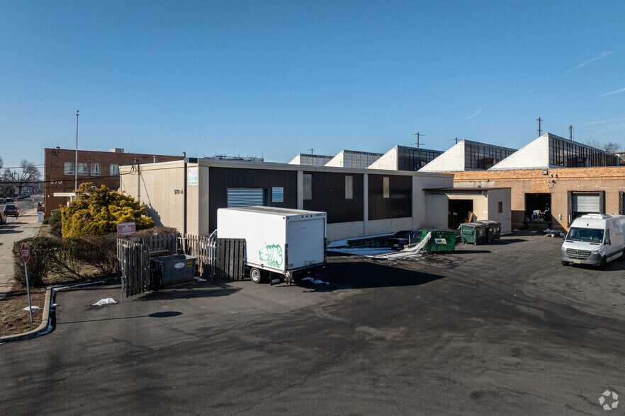 970 New Brunswick Ave, Rahway, NJ à louer - Photo de l’immeuble – Image 3 sur 8