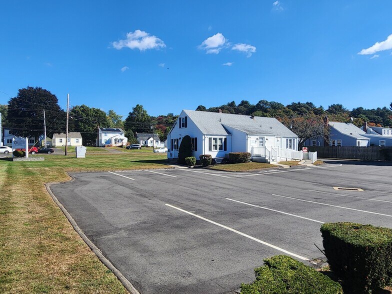 128 Saltonstall Pky, East Haven, CT à louer - Photo de l’immeuble – Image 3 sur 12