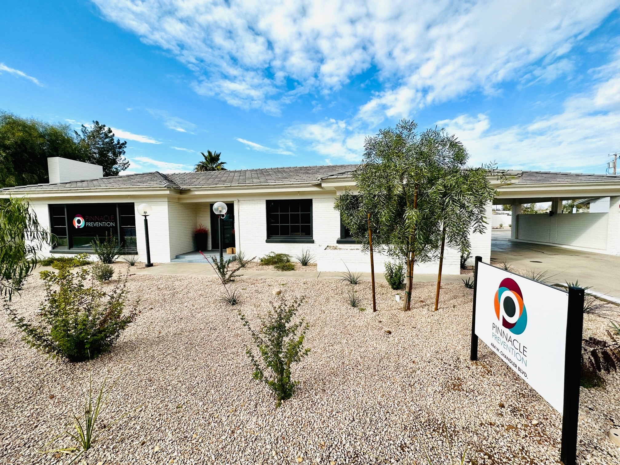 484 W Chandler Blvd, Chandler, AZ à louer Photo principale– Image 1 sur 17