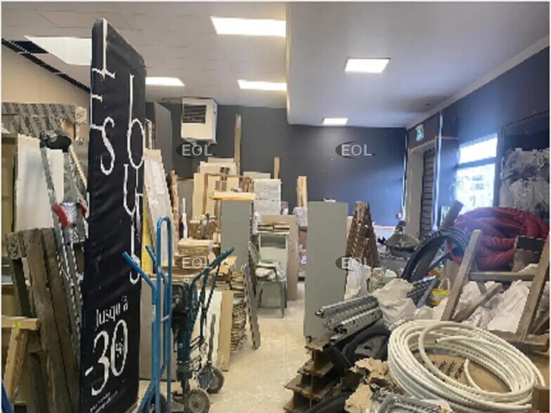 Local d’activités dans Servon à louer - Photo de l’immeuble – Image 2 sur 6