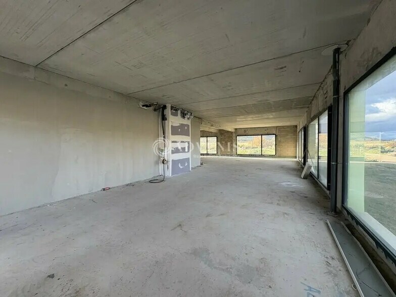 Bureau dans Montredon-des-Corbières à louer - Photo intérieure – Image 2 sur 4