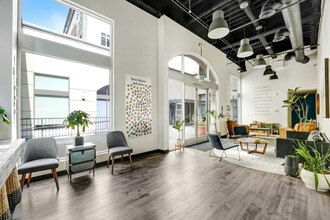 151 E Holly St, Pasadena, CA à louer Photo intérieure– Image 2 sur 19