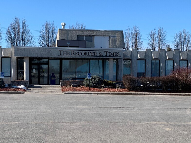 2479 Parkedale Ave W, Brockville, ON à louer - Photo de l’immeuble – Image 2 sur 12