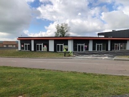 Local commercial dans Saint-Junien à vendre Photo de l’immeuble– Image 1 sur 5