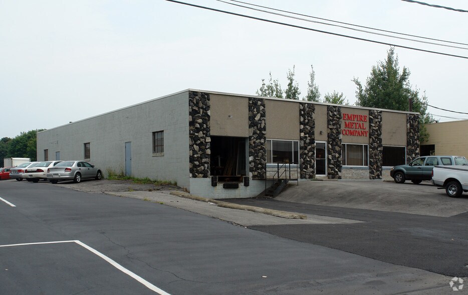 6800 Newbrook Ave, East Syracuse, NY à vendre - Photo de l’immeuble – Image 3 sur 8