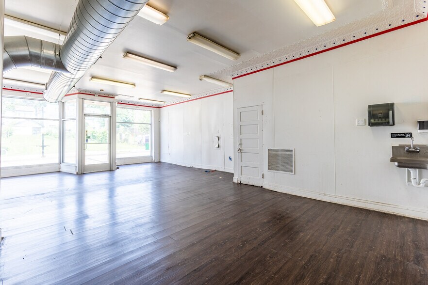 708 E Warrington Ave, Pittsburgh, PA à louer - Photo de l’immeuble – Image 3 sur 9