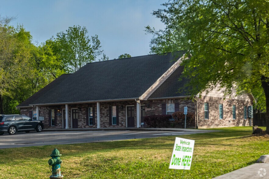 17006 Seven Pines Dr, Spring, TX à louer - Photo de l’immeuble – Image 2 sur 20