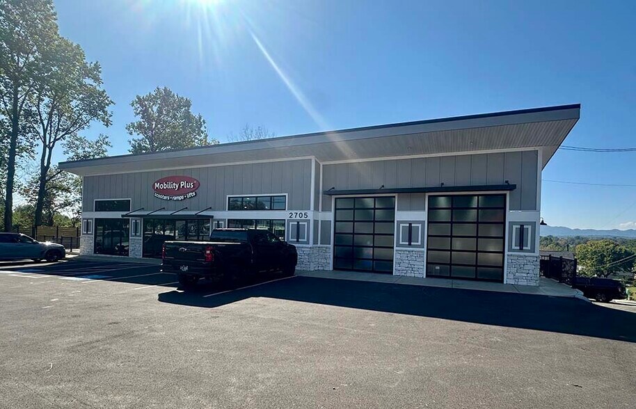 2705 W Market St, Johnson City, TN à louer - Photo de l’immeuble – Image 3 sur 4