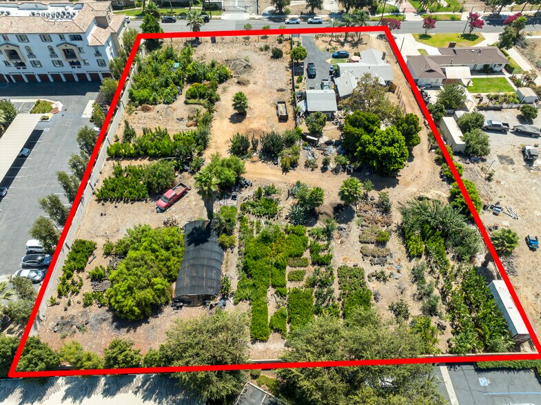 890 S Magnolia Ave, Ontario, CA à vendre - Photo de l’immeuble – Image 2 sur 6