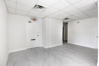 150 NW 70th Ave, Plantation, FL à louer Photo intérieure– Image 2 sur 9