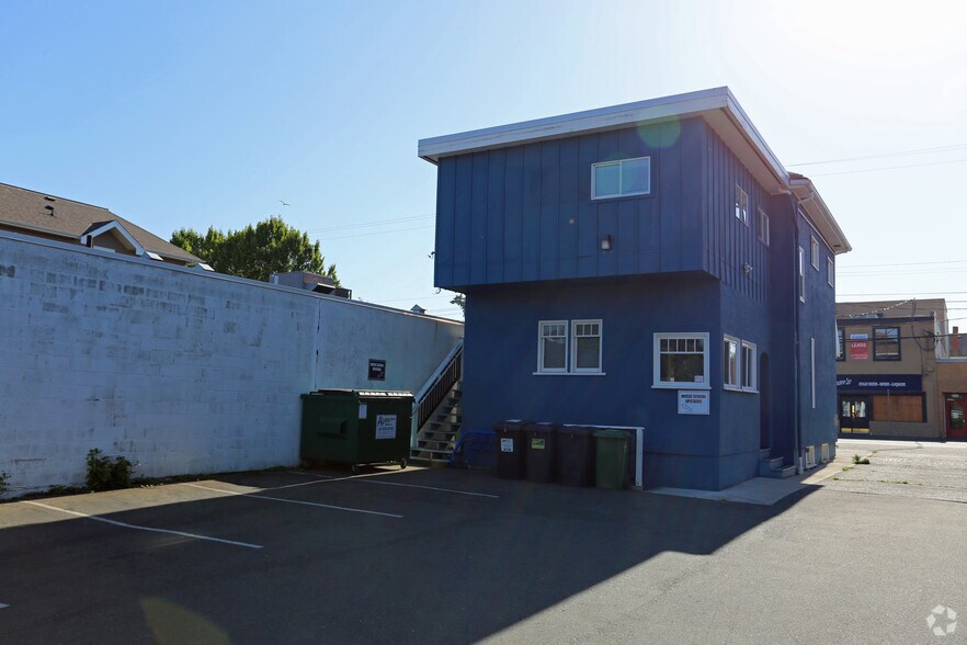 1808 Cook St, Victoria, BC à vendre - Photo de l’immeuble – Image 2 sur 4