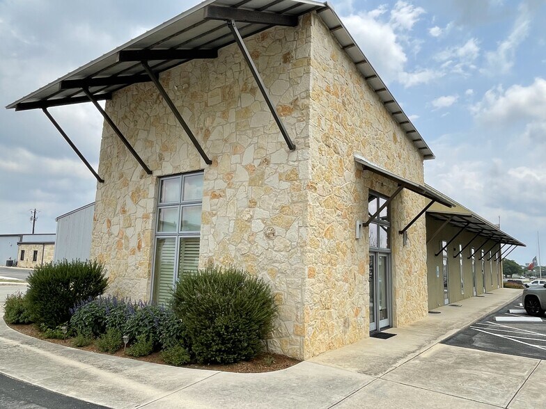 109 Enterprise Pky, Boerne, TX à louer - Photo de l’immeuble – Image 3 sur 56