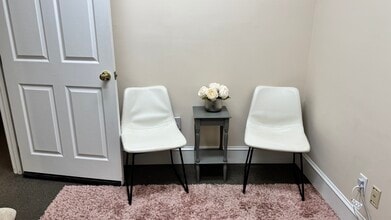 4922-4948 Windy Hill Dr, Raleigh, NC à louer Photo intérieure– Image 2 sur 3