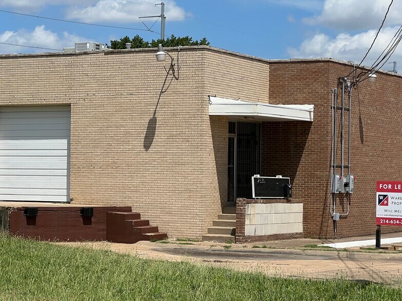 2535 Farrington St, Dallas, TX à louer - Photo de l’immeuble – Image 1 sur 6