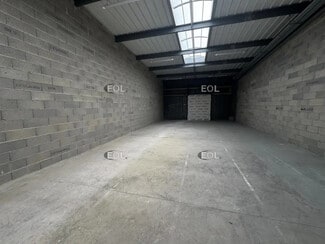 Plus de détails pour Local d'activités à louer