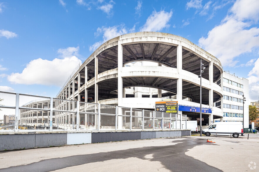 207-215 Rue D'Aubervilliers, Paris à louer - Photo de l’immeuble – Image 3 sur 4