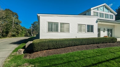 2415 Boston Post Rd, Guilford, CT à louer Photo de l’immeuble– Image 2 sur 17