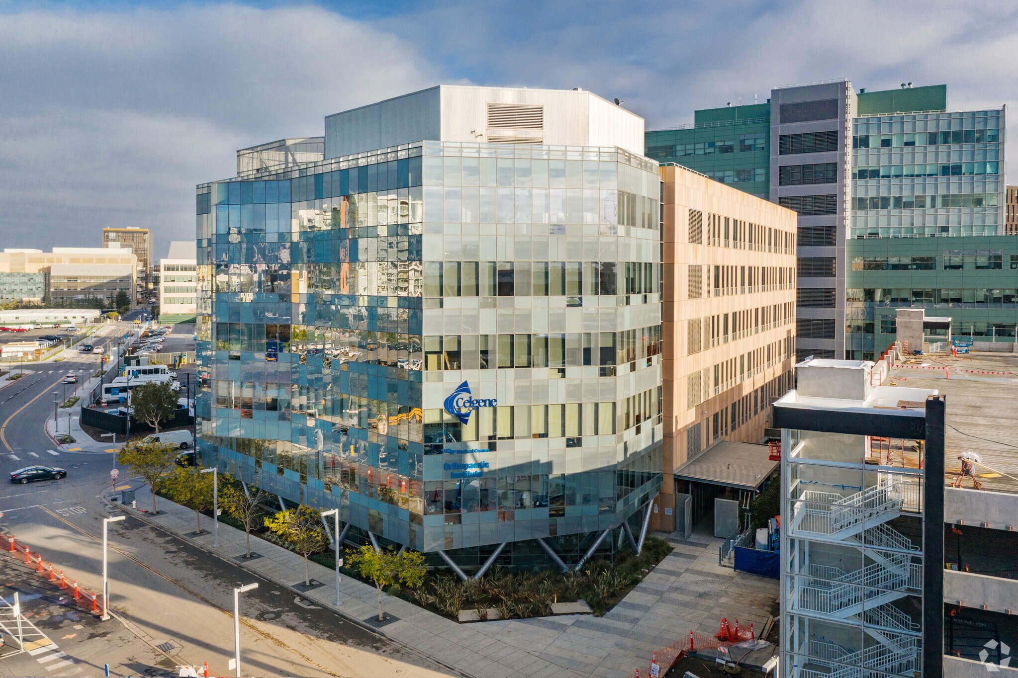 1500 Owens St, San Francisco, CA à louer Photo de l’immeuble– Image 1 sur 5