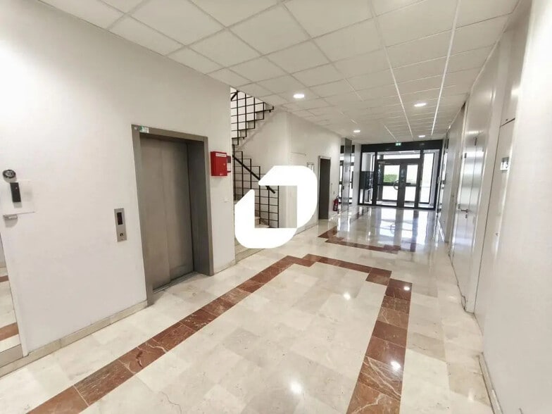 Bureau dans Rosny-sous-Bois à vendre - Photo de l’immeuble – Image 2 sur 6