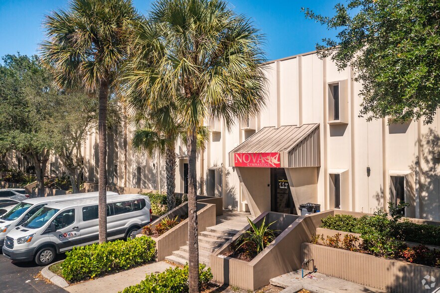 2100-2290 SW 71st Ter, Davie, FL à vendre - Photo de l’immeuble – Image 3 sur 12