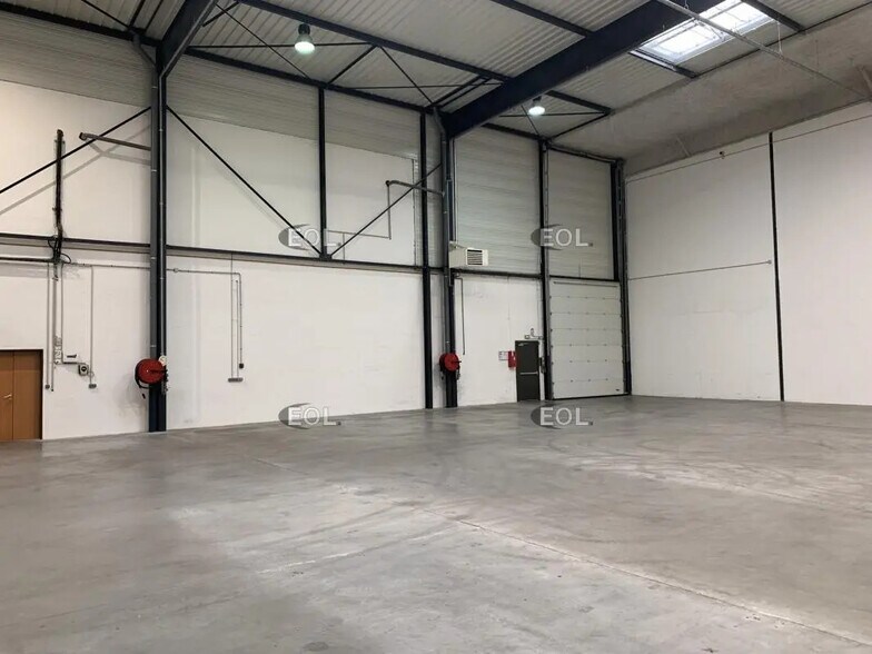 Local d’activités dans Villeneuve-la-Garenne à louer - Photo intérieure – Image 2 sur 7