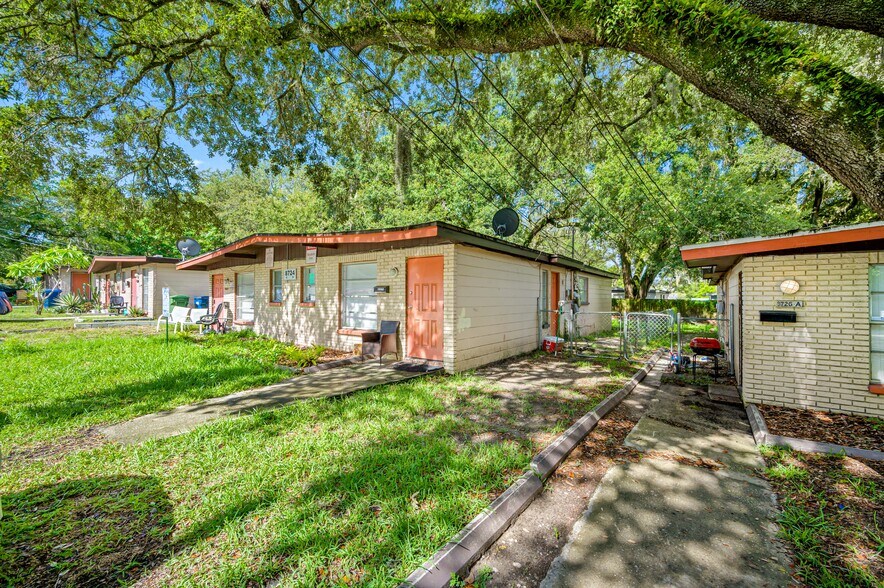 8732 N 48th St, Tampa, FL à vendre - Photo principale – Image 1 sur 9