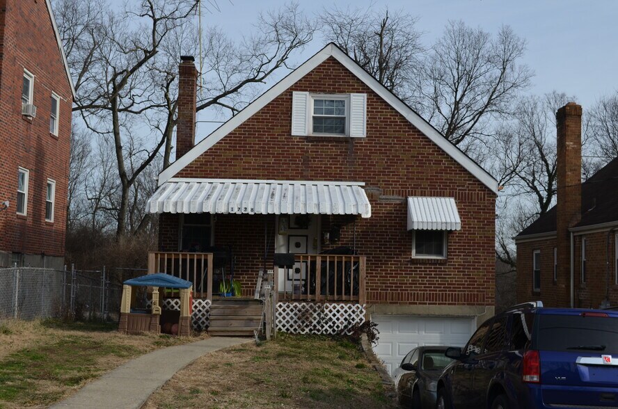 1738 Wyoming Ave, Cincinnati, OH à vendre - Photo principale – Image 1 sur 1