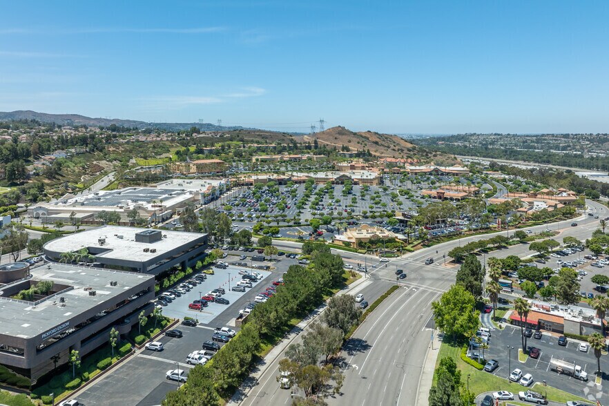8020-8100 E Santa Ana Canyon Rd, Anaheim Hills, CA à louer - Aérien – Image 2 sur 5