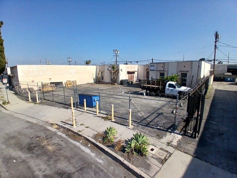 13438 Wyandotte St, Van Nuys, CA à louer - Photo de l’immeuble – Image 2 sur 6