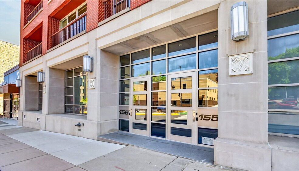155 E Wilson St, Madison, WI à vendre - Photo de l’immeuble – Image 2 sur 36