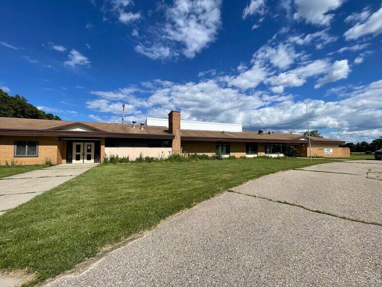 8254 Gale Rd, Otisville, MI à vendre - Photo de l’immeuble – Image 3 sur 18