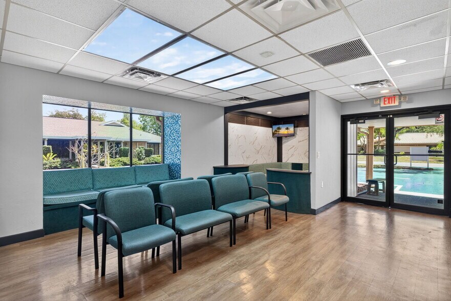 45 Barkley Cir, Fort Myers, FL à louer - Photo intérieure – Image 3 sur 39