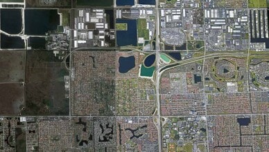 SW 8th St, Miami, FL à louer Photo de l’immeuble– Image 2 sur 7