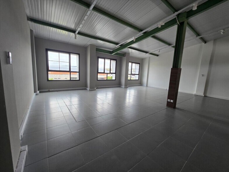 Polígono Industrial Bayas, 16, Miranda de Ebro, Burgos à vendre - Photo de l’immeuble – Image 1 sur 10