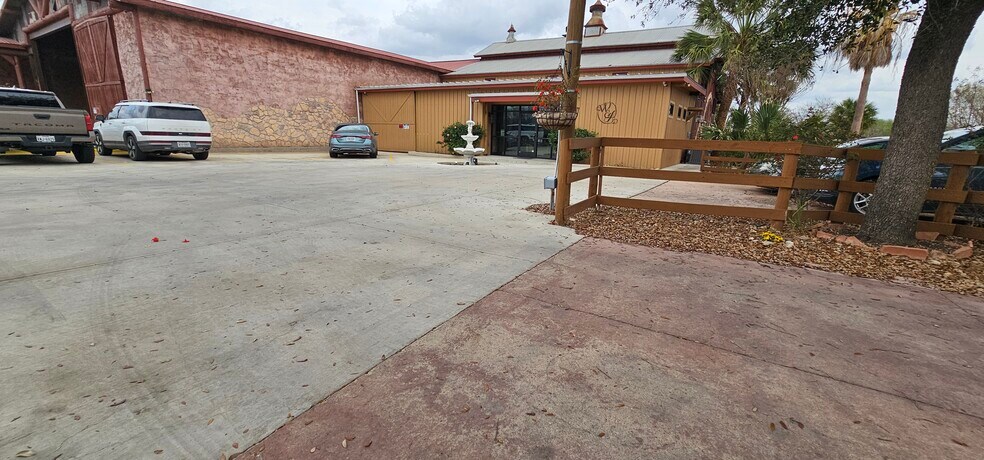 11734 Schriber Rd, Buda, TX à louer - Photo de l’immeuble – Image 3 sur 10