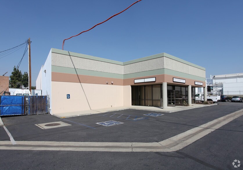 1611-1635 W San Bernardino Rd, Covina, CA à louer - Photo de l’immeuble – Image 3 sur 10