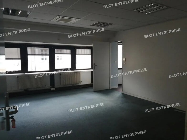 Bureau dans Vannes à louer - Photo de l’immeuble – Image 3 sur 7