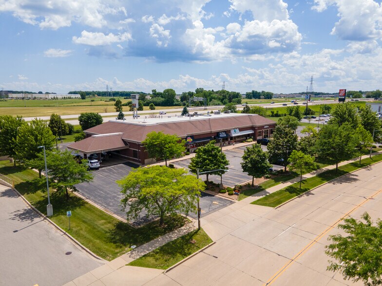 2400 S Kensington Dr, Appleton, WI à vendre - Photo de l’immeuble – Image 2 sur 5