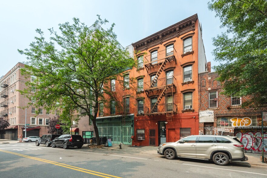 445 Grand St, Brooklyn, NY à vendre - Photo de l’immeuble – Image 2 sur 27