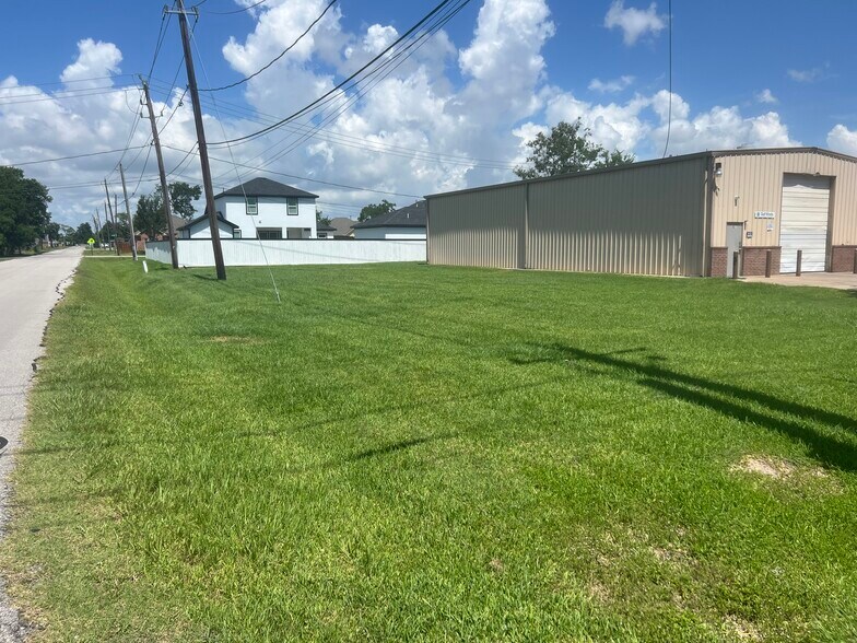 000 Broadway Street, La Porte, TX à vendre - Photo de l’immeuble – Image 2 sur 2