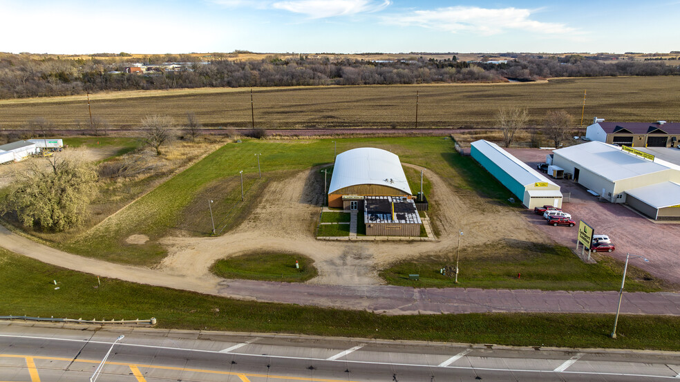 111 1st Ave S, Windom, MN à vendre - Photo de l’immeuble – Image 2 sur 34