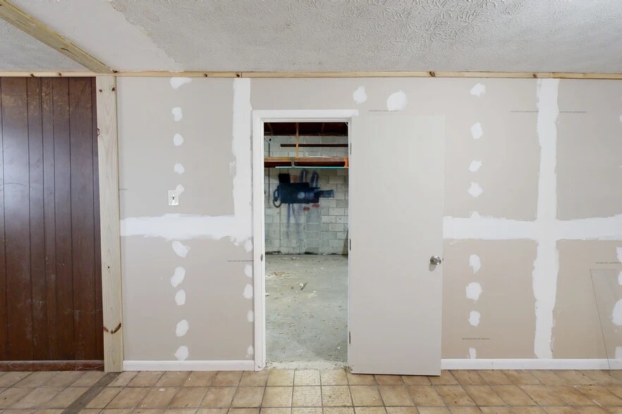 Vacant Portfolio Sale Near Downtown portefeuille de 6 biens à vendre sur LoopNet.fr - Numérisation 3D Matterport – Image 3 sur 20