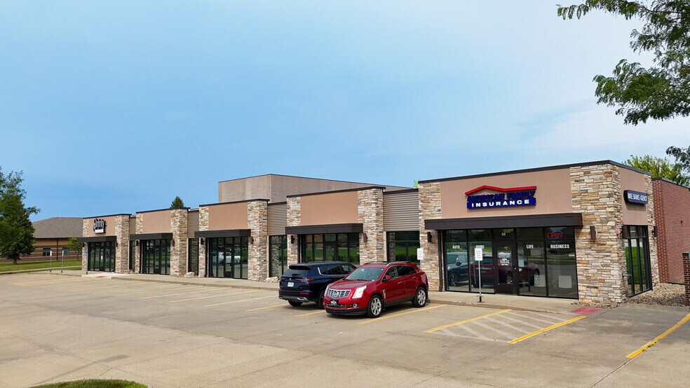 55-95 Dartmoor Dr, Waukee, IA à louer - Photo de l’immeuble – Image 2 sur 4