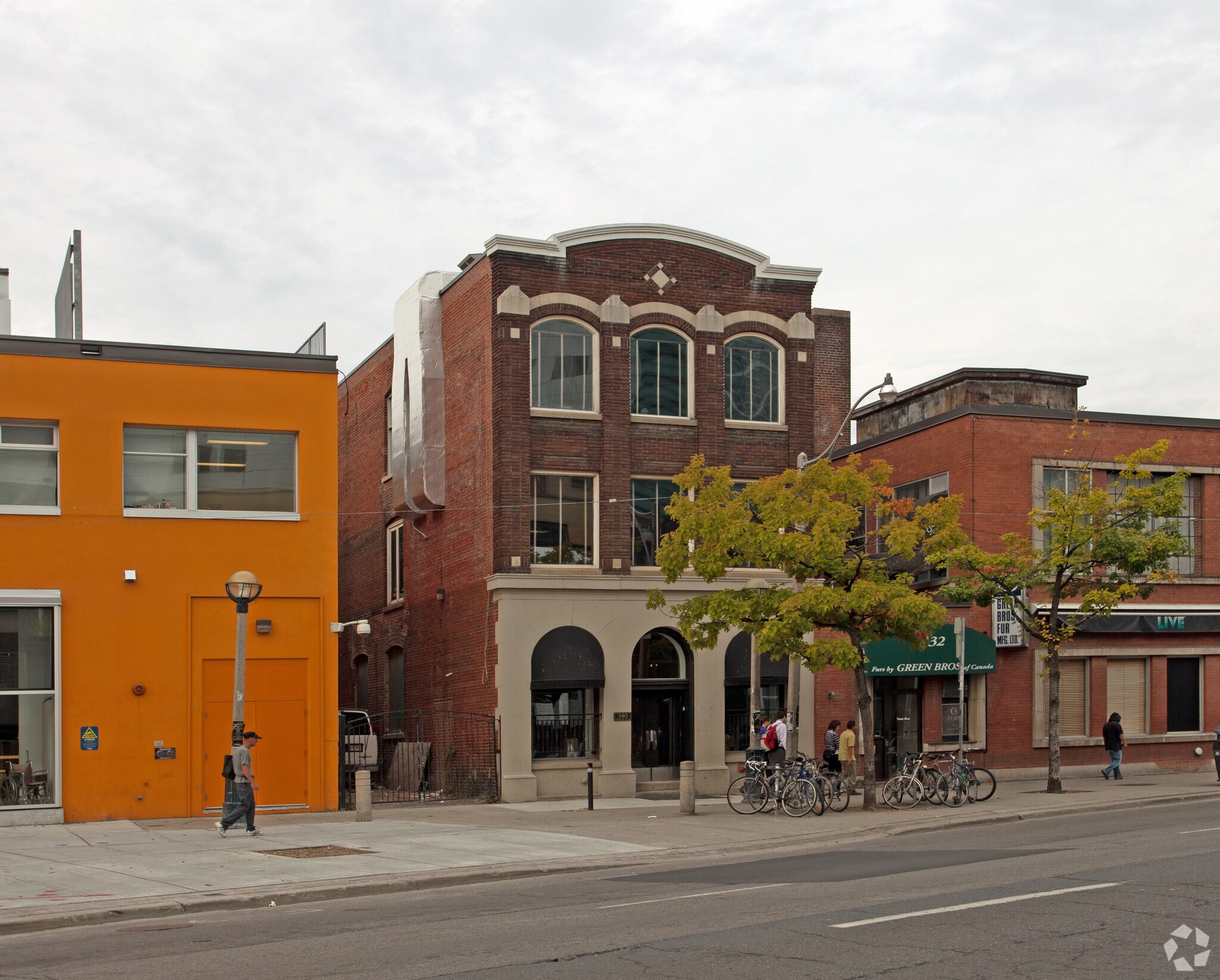 340 Richmond St W, Toronto, ON à vendre Photo de l’immeuble– Image 1 sur 3