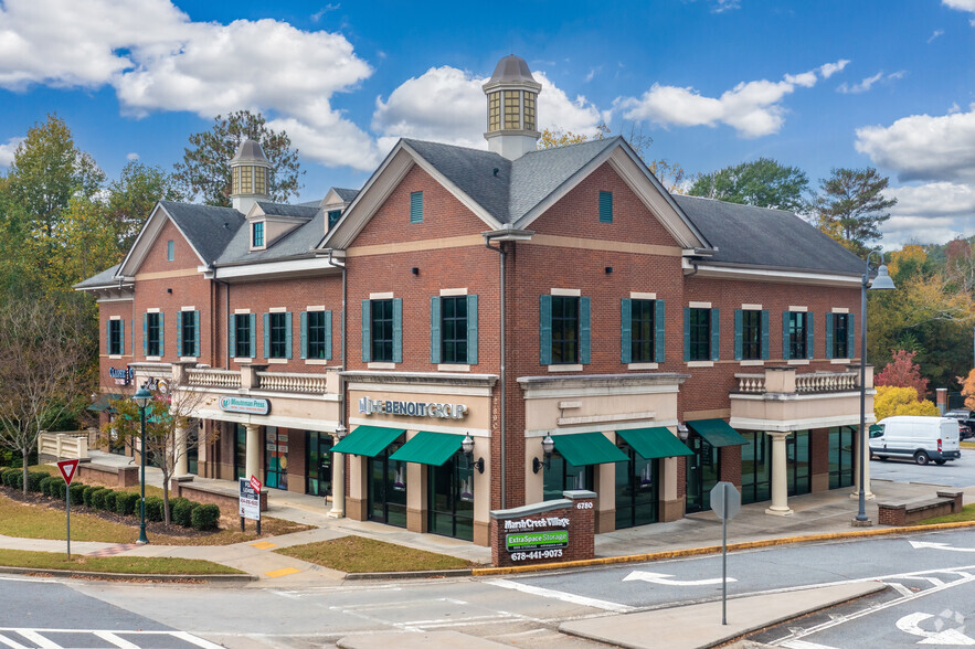 6780 NE Roswell Rd, Atlanta, GA à louer - Photo de l’immeuble – Image 2 sur 11