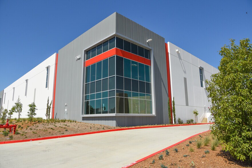 17451 Von Karman Ave, Irvine, CA à louer - Photo de l’immeuble – Image 2 sur 13