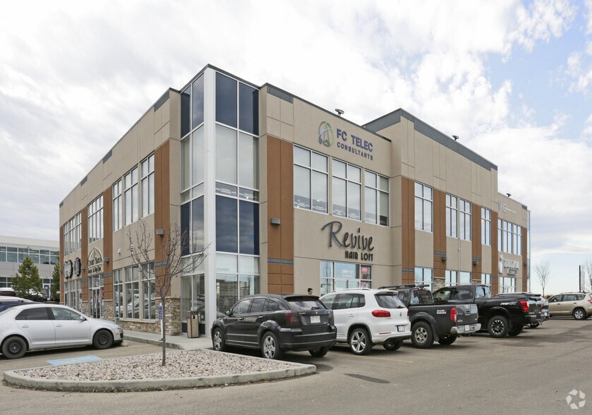 2951 Ellwood Dr, Edmonton, AB à louer - Photo de l’immeuble – Image 2 sur 14
